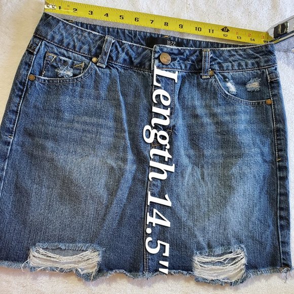 1822 Denim Distressed Mini Skirt, Size 6 - Picture 4 of 8